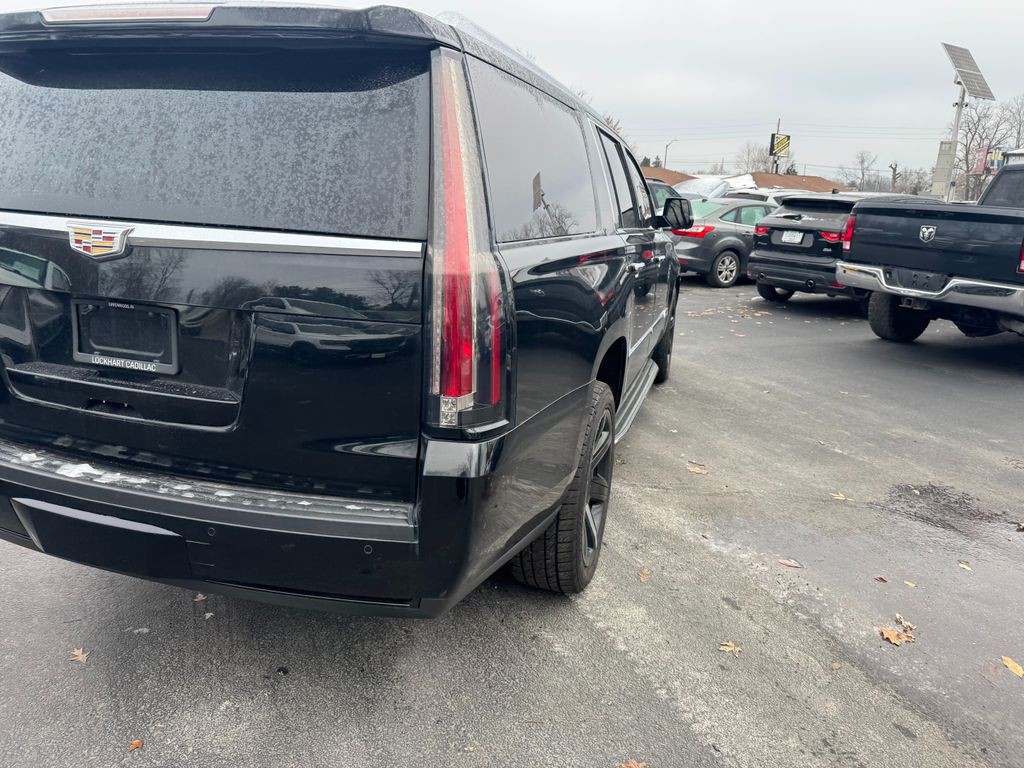 2015 Cadillac Escalade Image 3