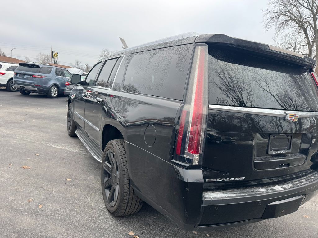 2015 Cadillac Escalade Image 4
