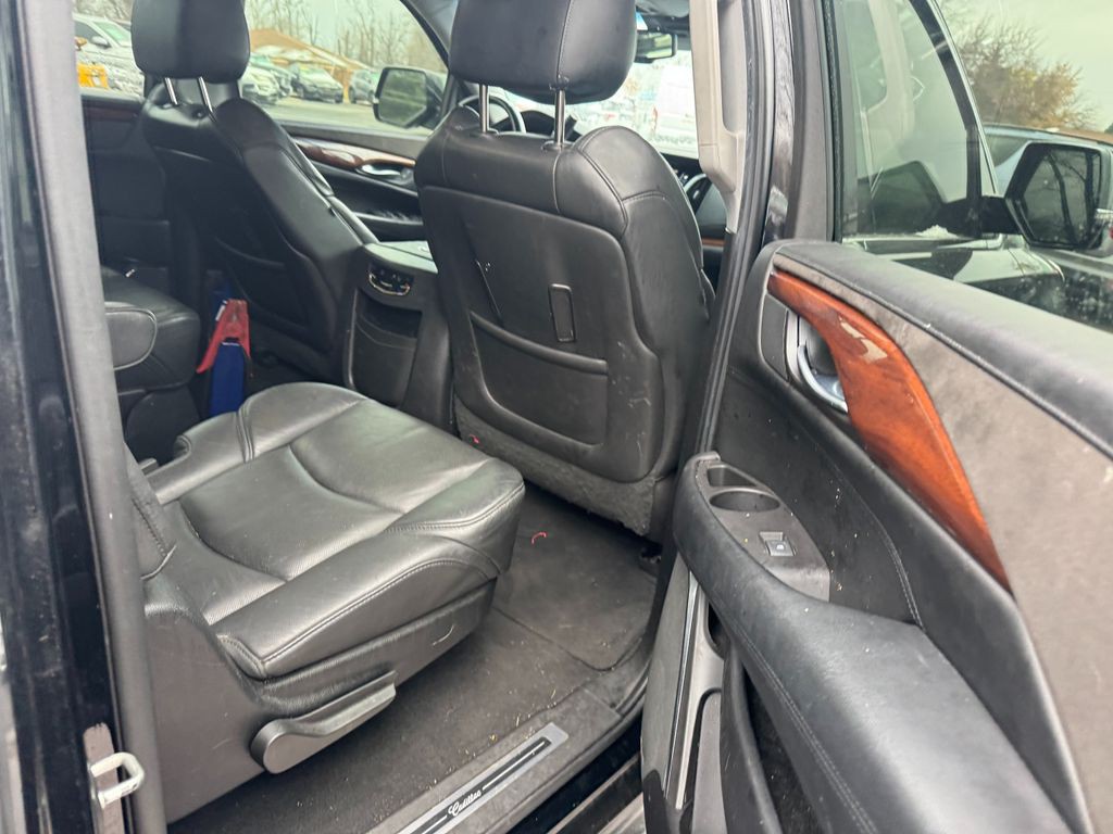 2015 Cadillac Escalade Image 7