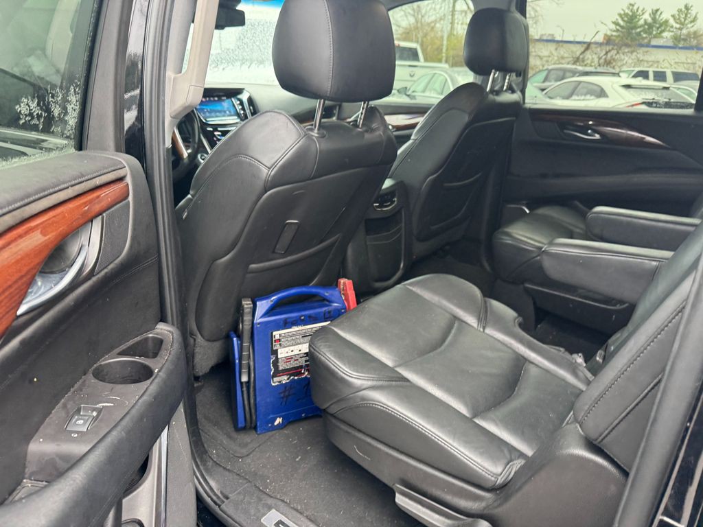 2015 Cadillac Escalade Image 8