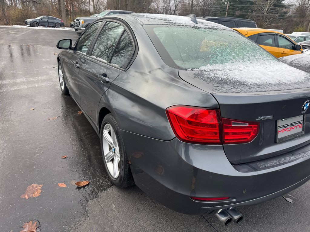 2013 BMW 3 Series Image 3