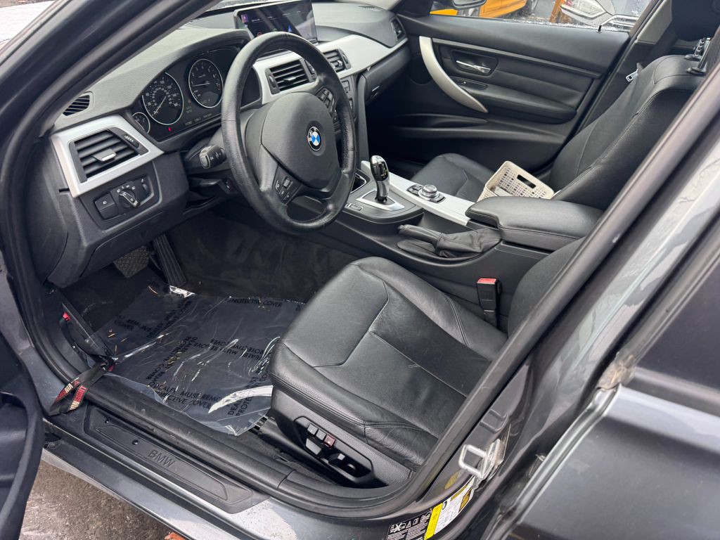 2013 BMW 3 Series Image 4