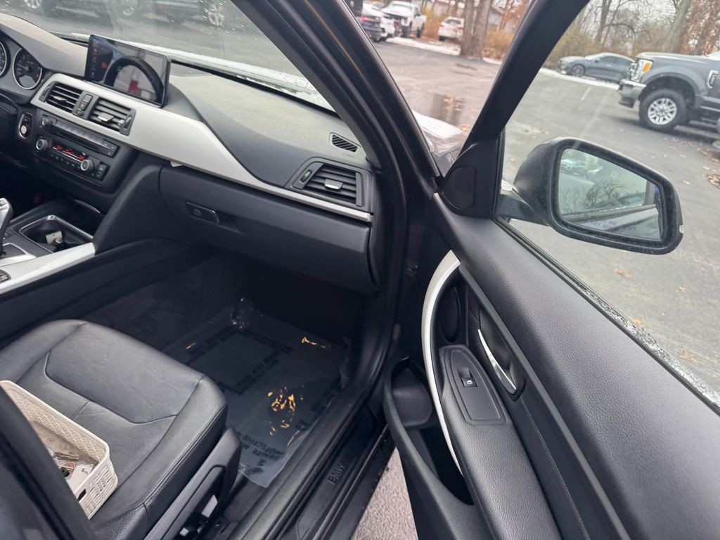 2013 BMW 3 Series Image 5