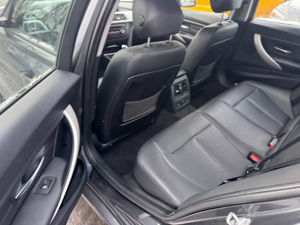 2013 BMW 3 Series Image 6