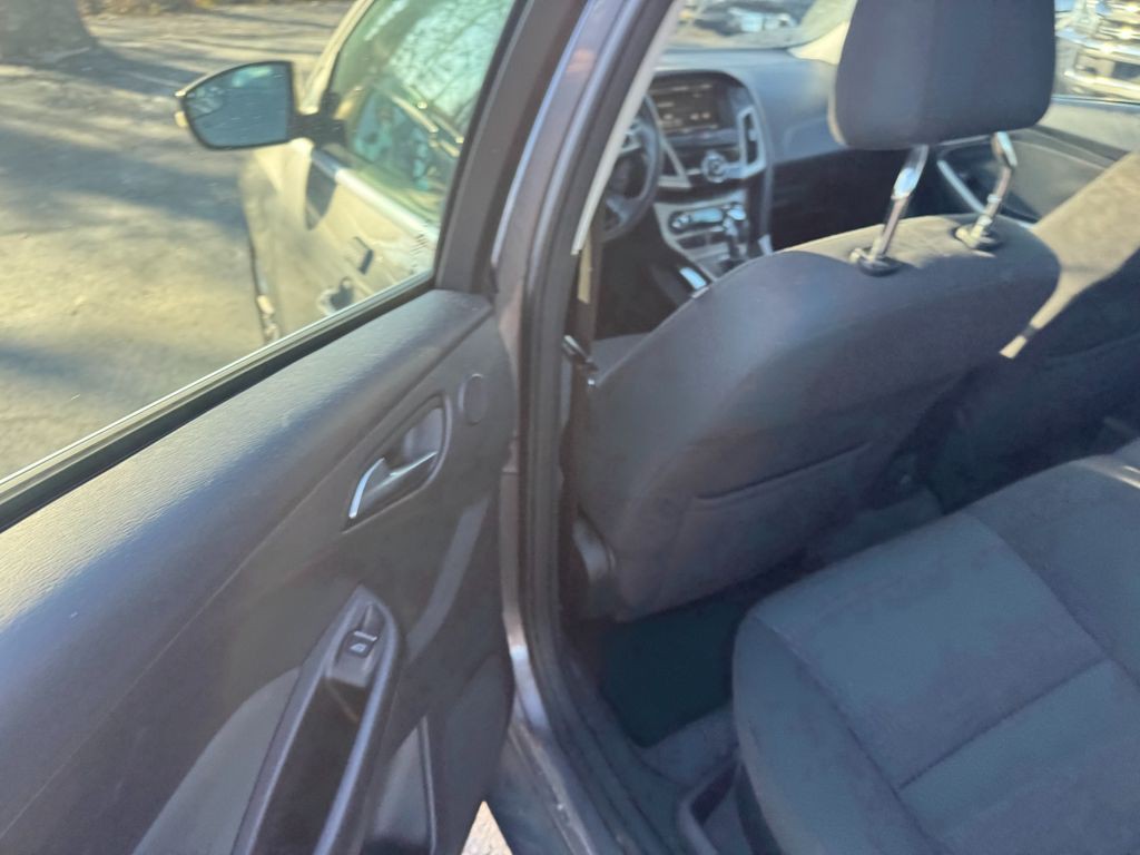 2012 Ford Focus Image 6