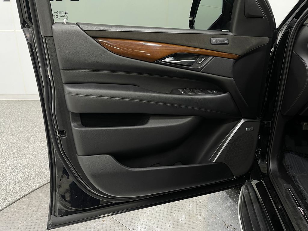 2018 Cadillac Escalade Image 16