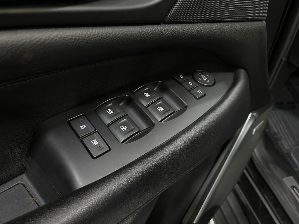 2018 Cadillac Escalade Image 17