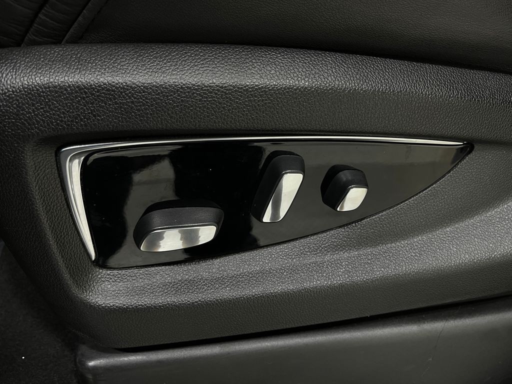 2018 Cadillac Escalade Image 18