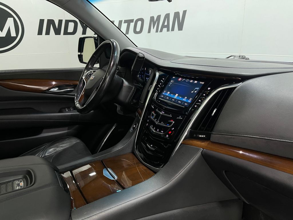 2018 Cadillac Escalade Image 21