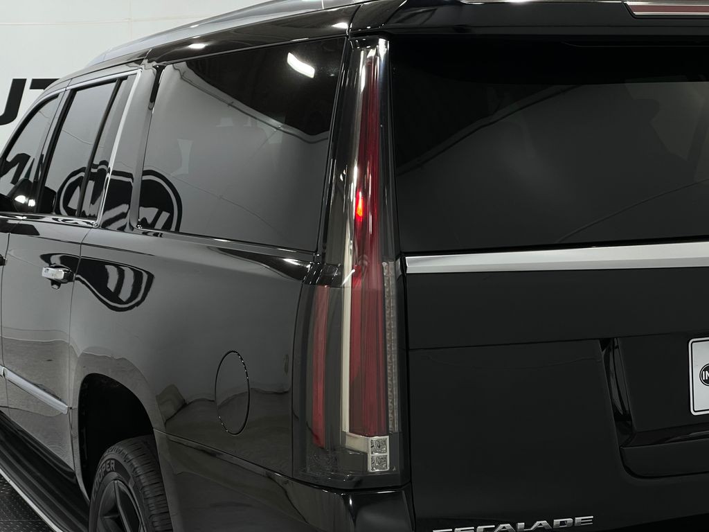 2018 Cadillac Escalade Image 37