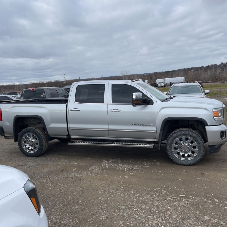 2018 GMC Sierra 2500 Image 3