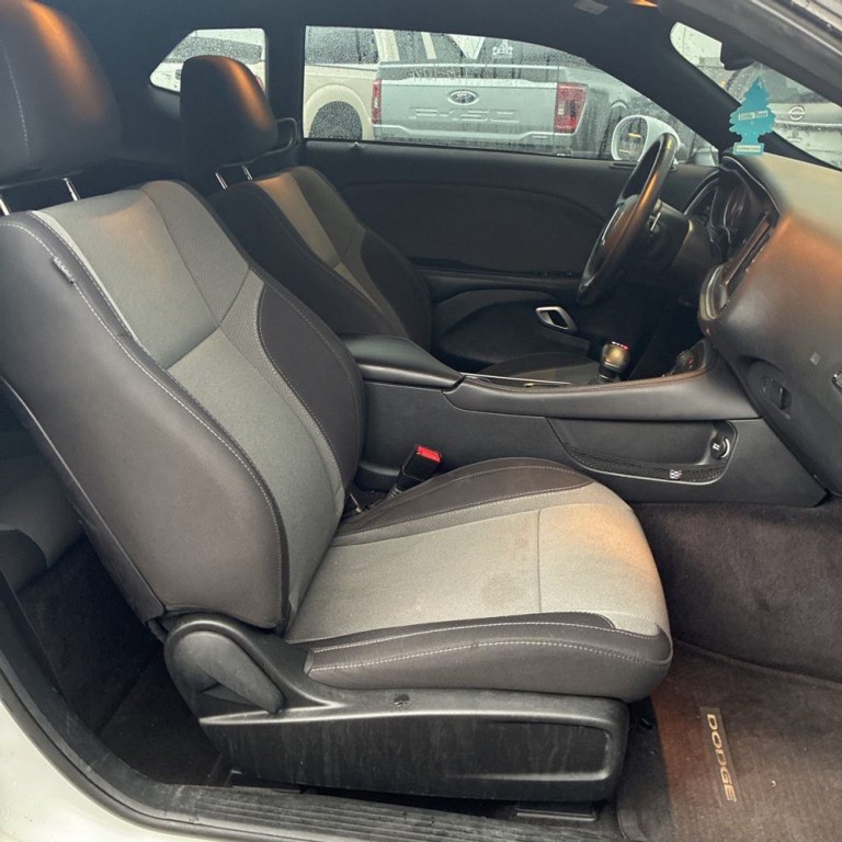 2016 Dodge Challenger Image 8