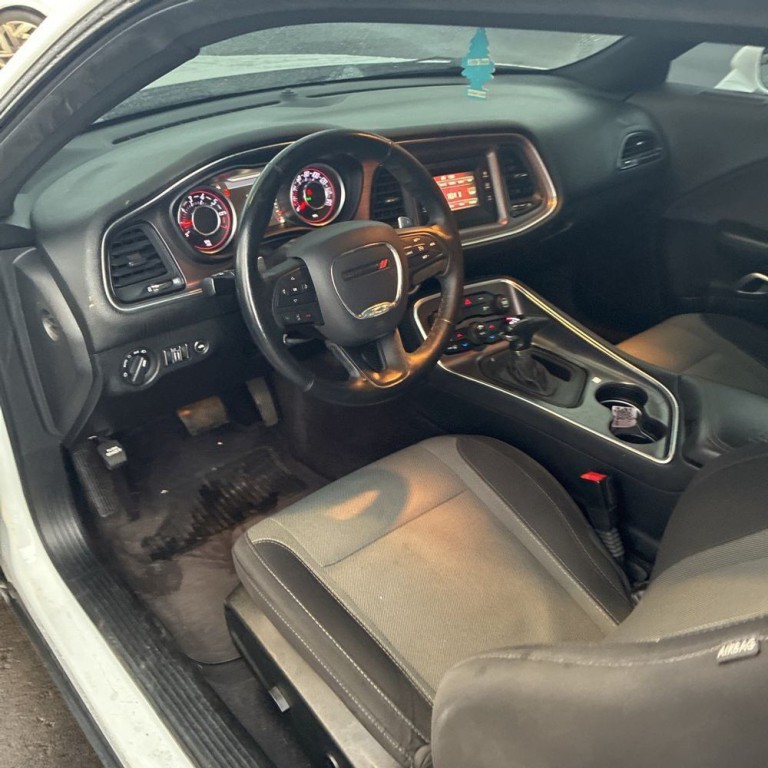 2016 Dodge Challenger Image 9