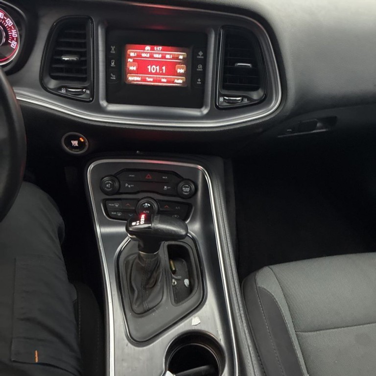 2016 Dodge Challenger Image 12