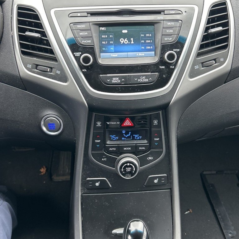 2016 Hyundai Elantra Image 11