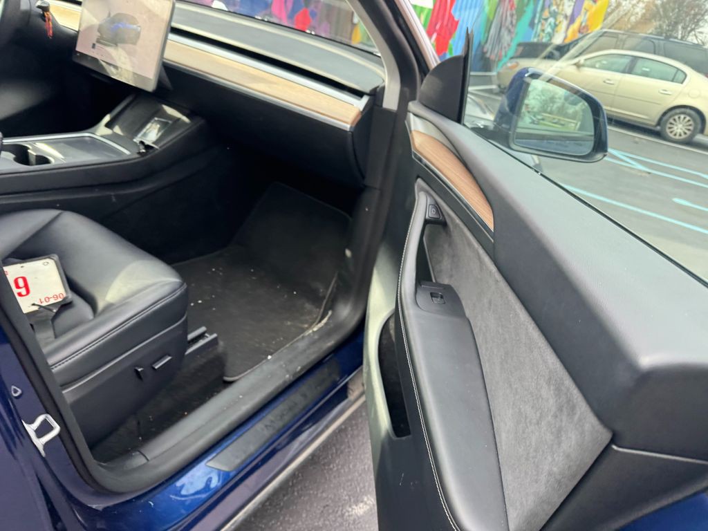 2023 Tesla Model Y Image 4