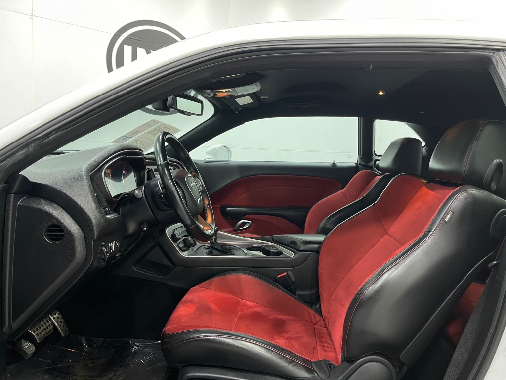 2019 Dodge Challenger Image 11