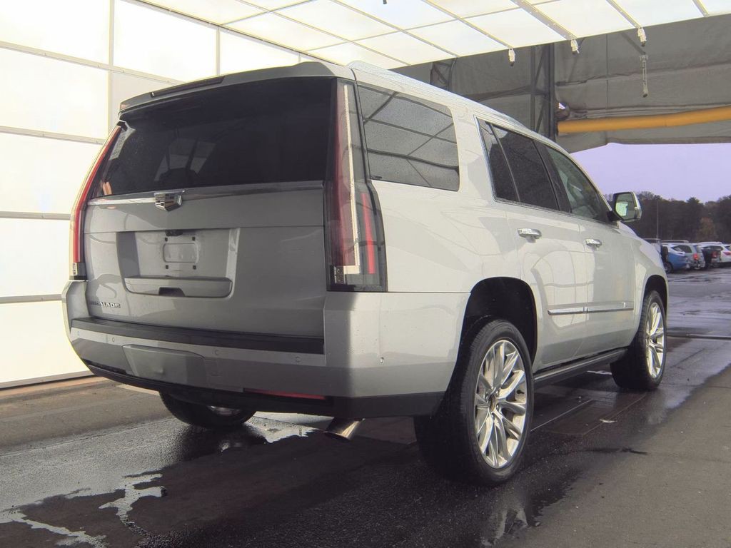 2018 Cadillac Escalade Image 3