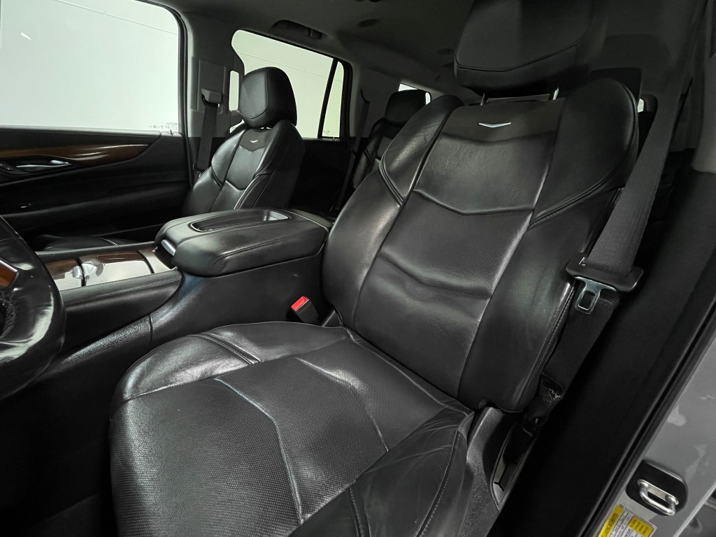2018 Cadillac Escalade Image 16