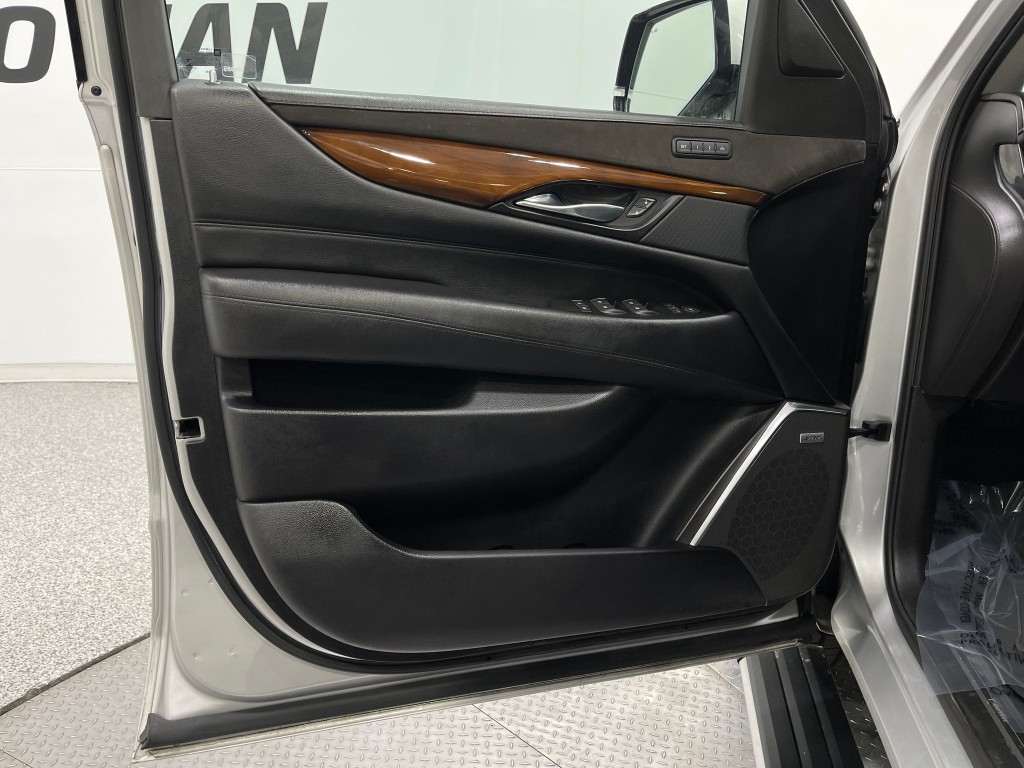 2018 Cadillac Escalade Image 17