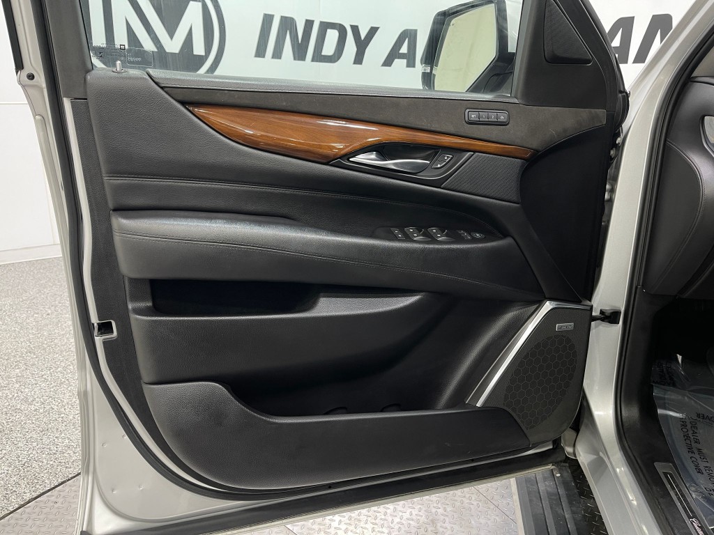 2018 Cadillac Escalade Image 16