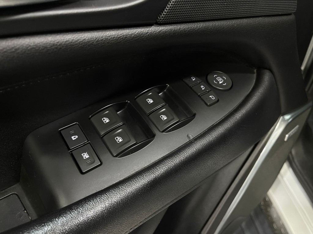 2018 Cadillac Escalade Image 17