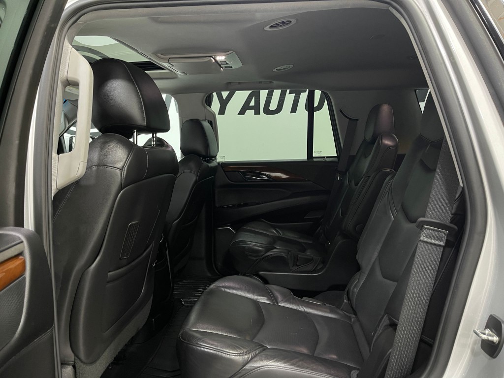 2018 Cadillac Escalade Image 31