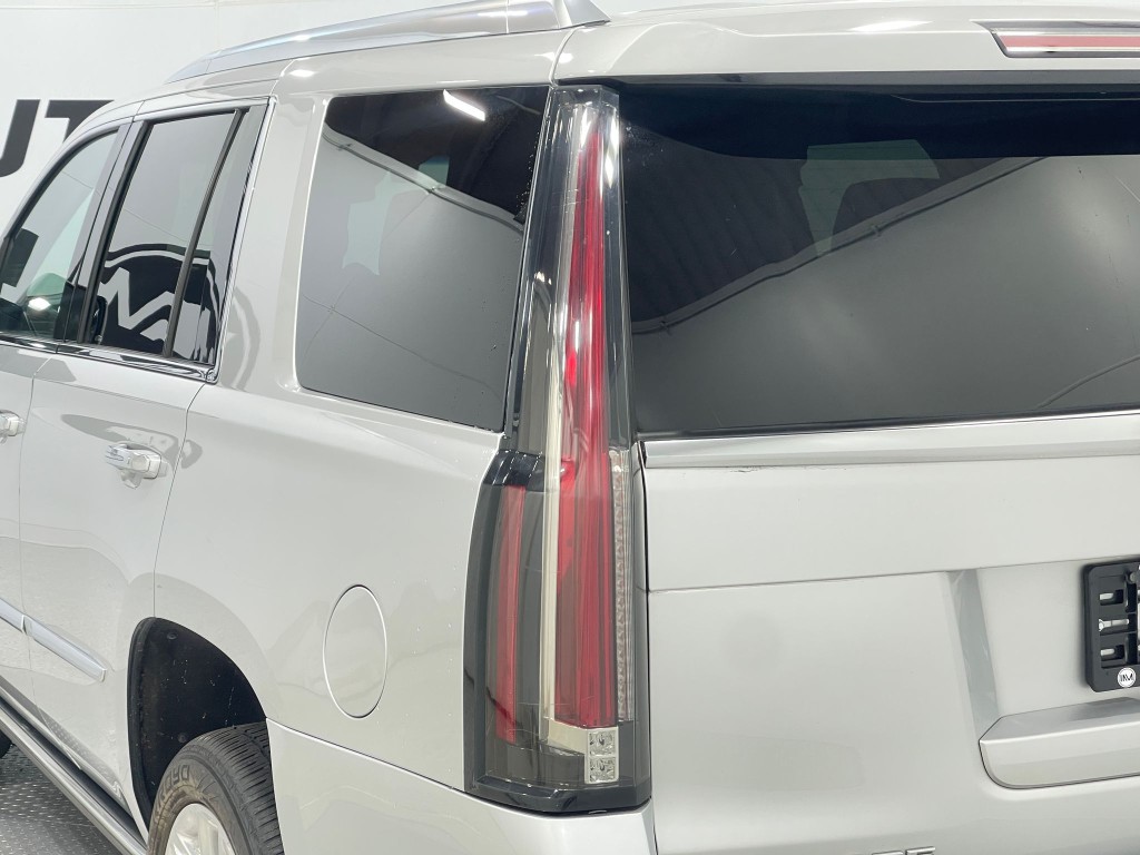 2018 Cadillac Escalade Image 37