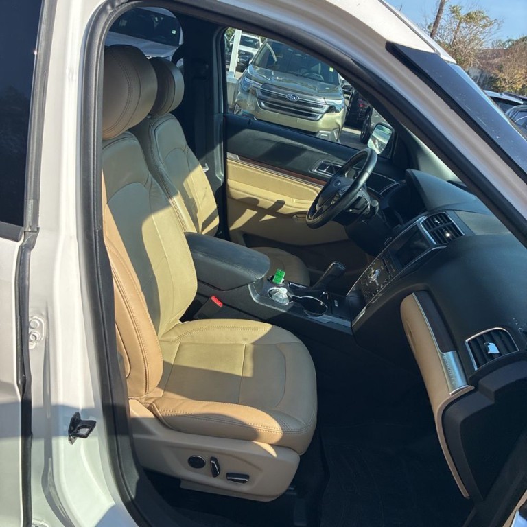 2017 Ford Explorer Image 8