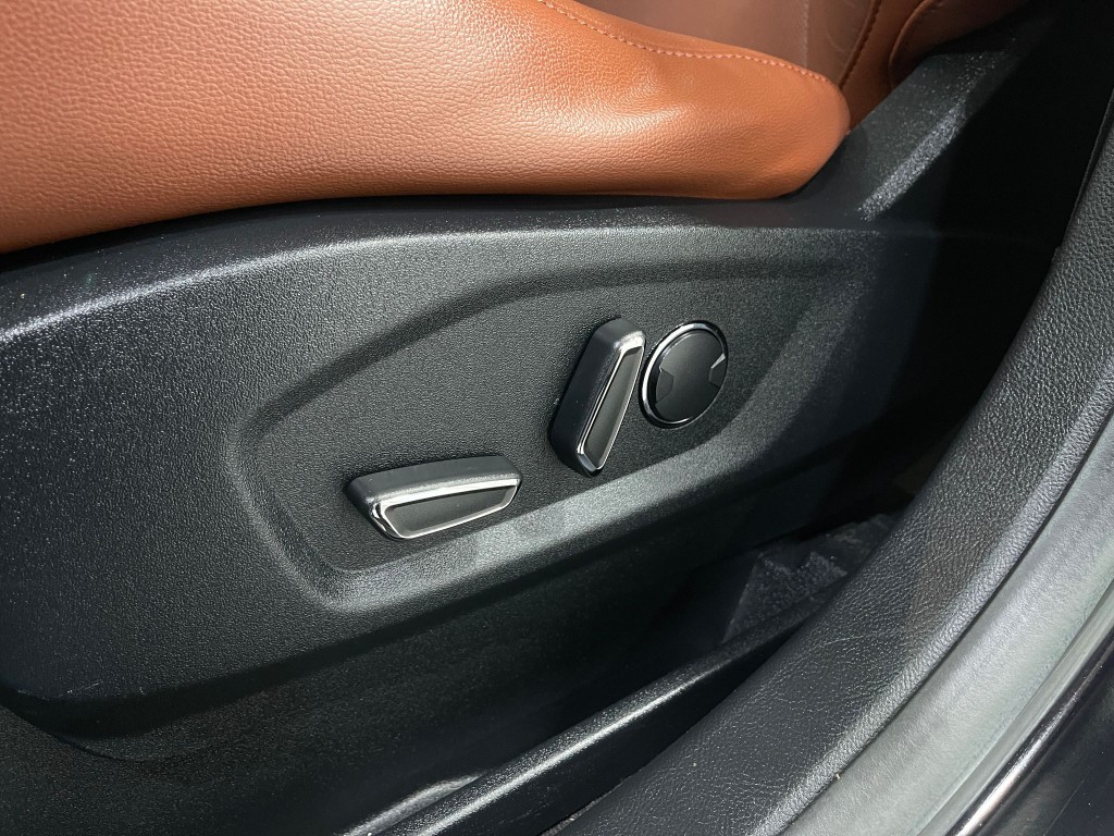 2017 Ford Edge Image 17