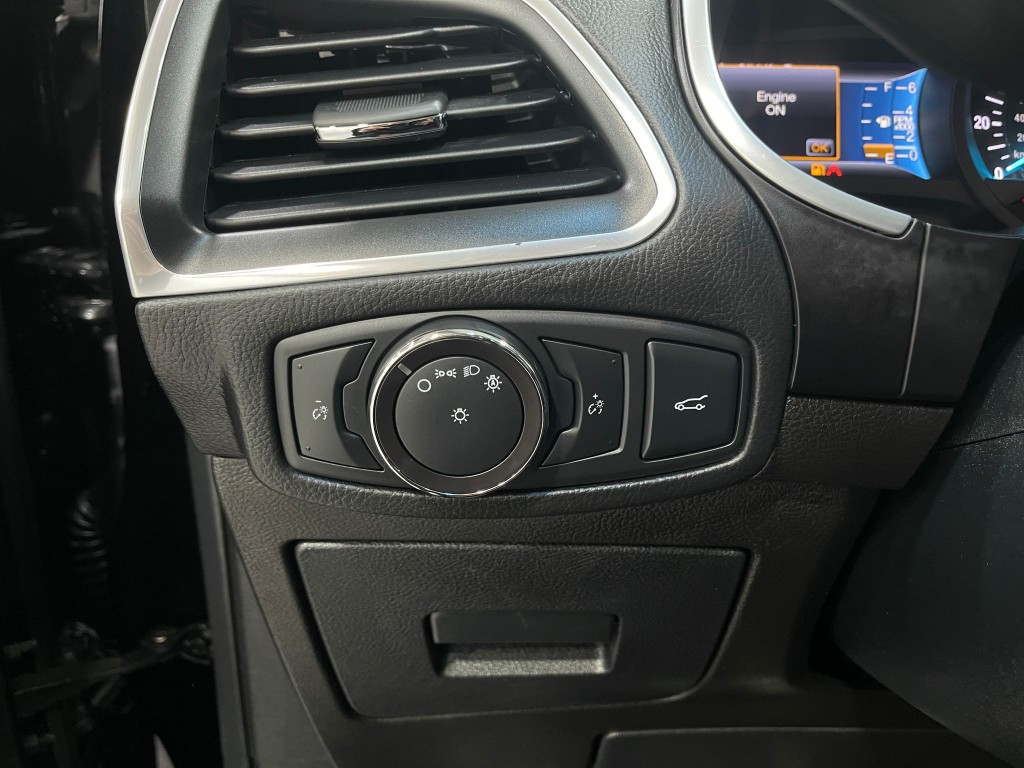 2017 Ford Edge Image 22