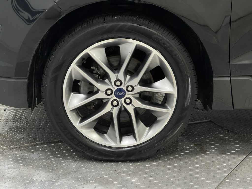 2017 Ford Edge Image 36