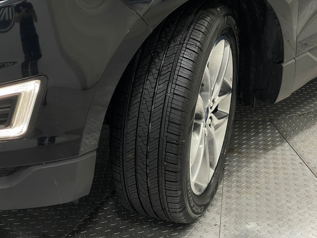 2017 Ford Edge Image 37