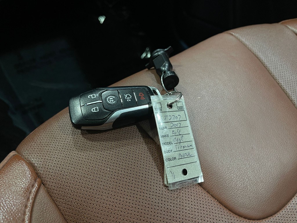 2017 Ford Edge Image 38