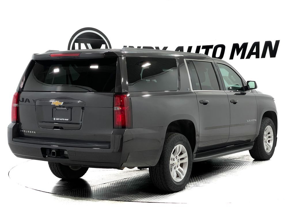 2017 Chevrolet Suburban Image 4