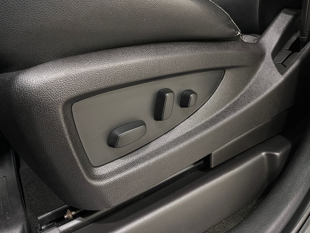 2017 Chevrolet Suburban Image 16