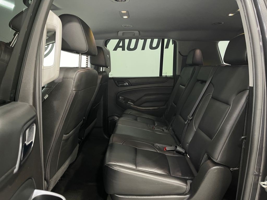 2017 Chevrolet Suburban Image 30