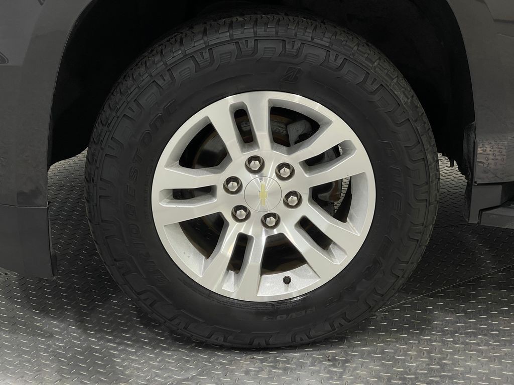 2017 Chevrolet Suburban Image 37