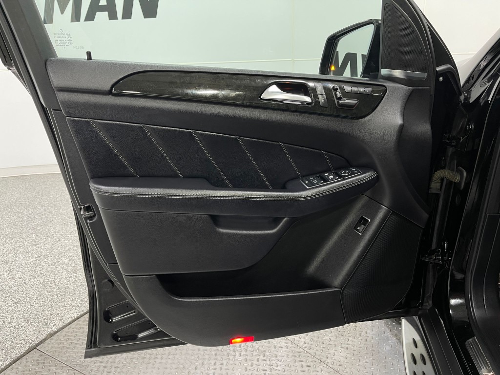 2016 Mercedes-Benz GL-Class Image 17