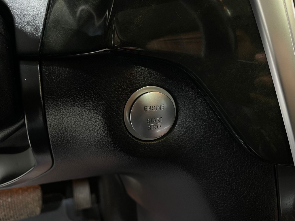 2016 Mercedes-Benz GL-Class Image 23