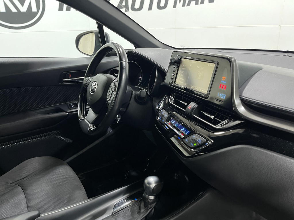 2018 Toyota C-HR Image 18