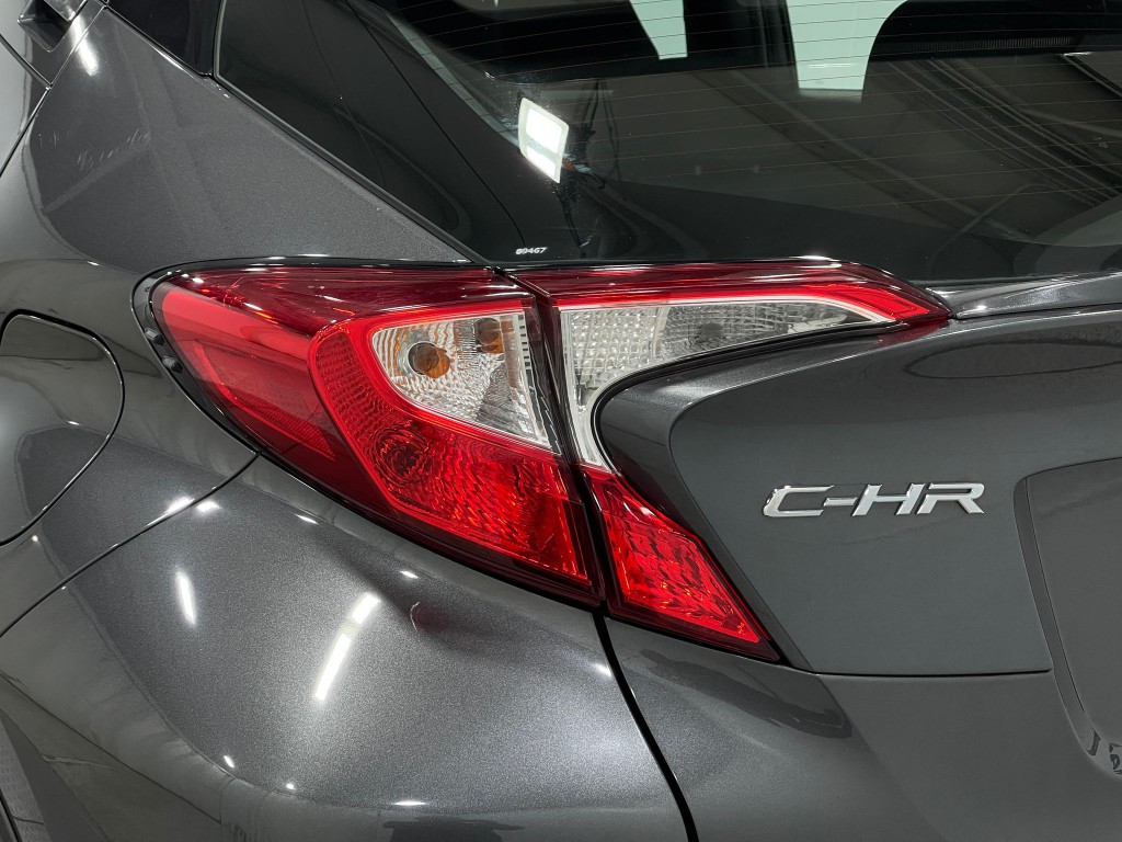 2018 Toyota C-HR Image 32