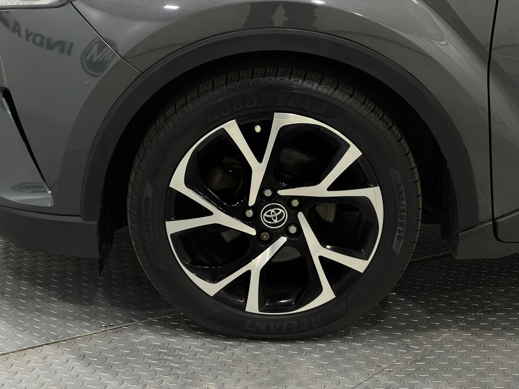 2018 Toyota C-HR Image 33