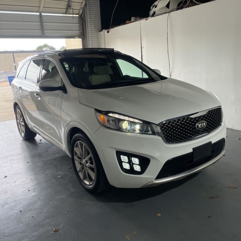 2016 Kia Sorento Image 1