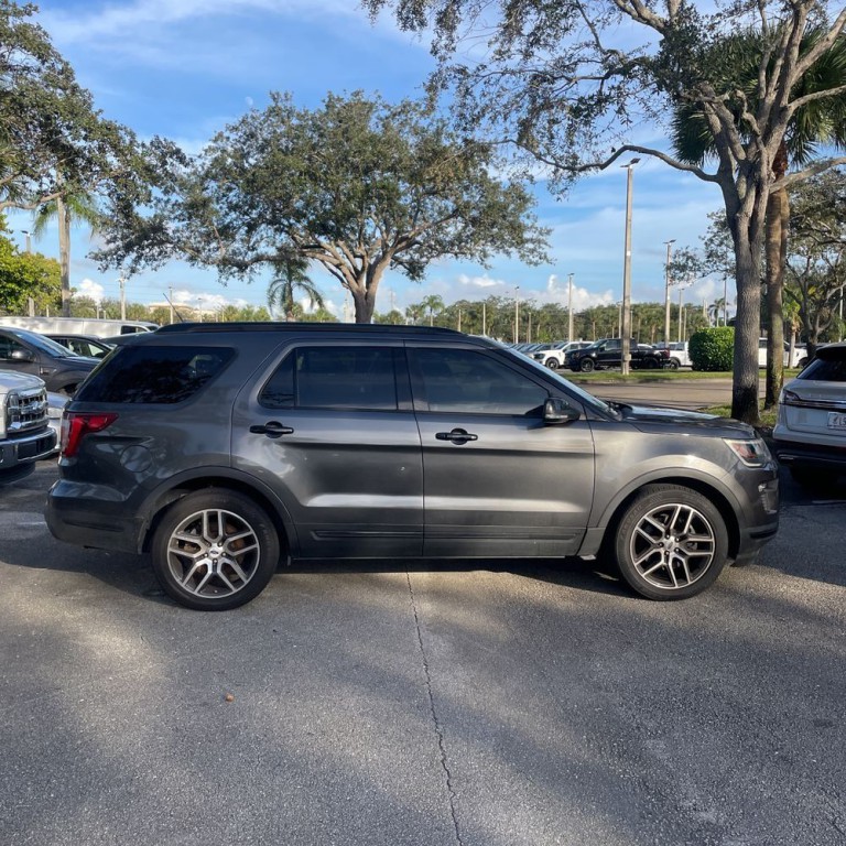 2019 Ford Explorer Image 3