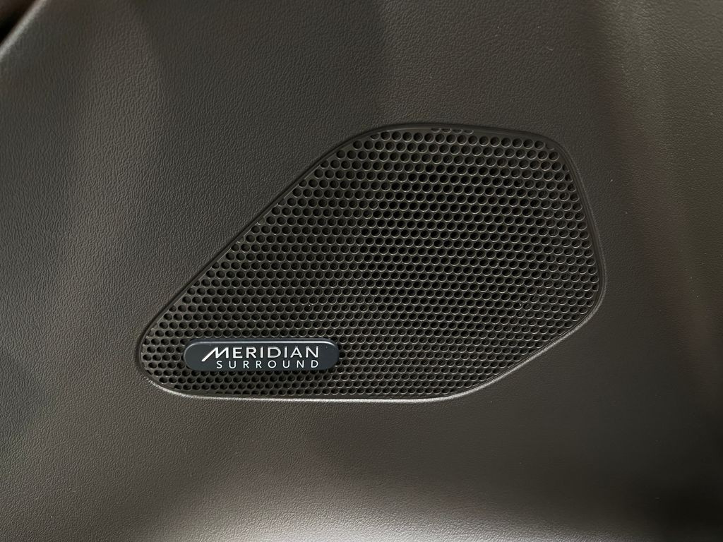 2019 Jaguar F-PACE Image 18