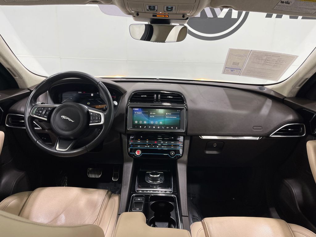 2019 Jaguar F-PACE Image 21