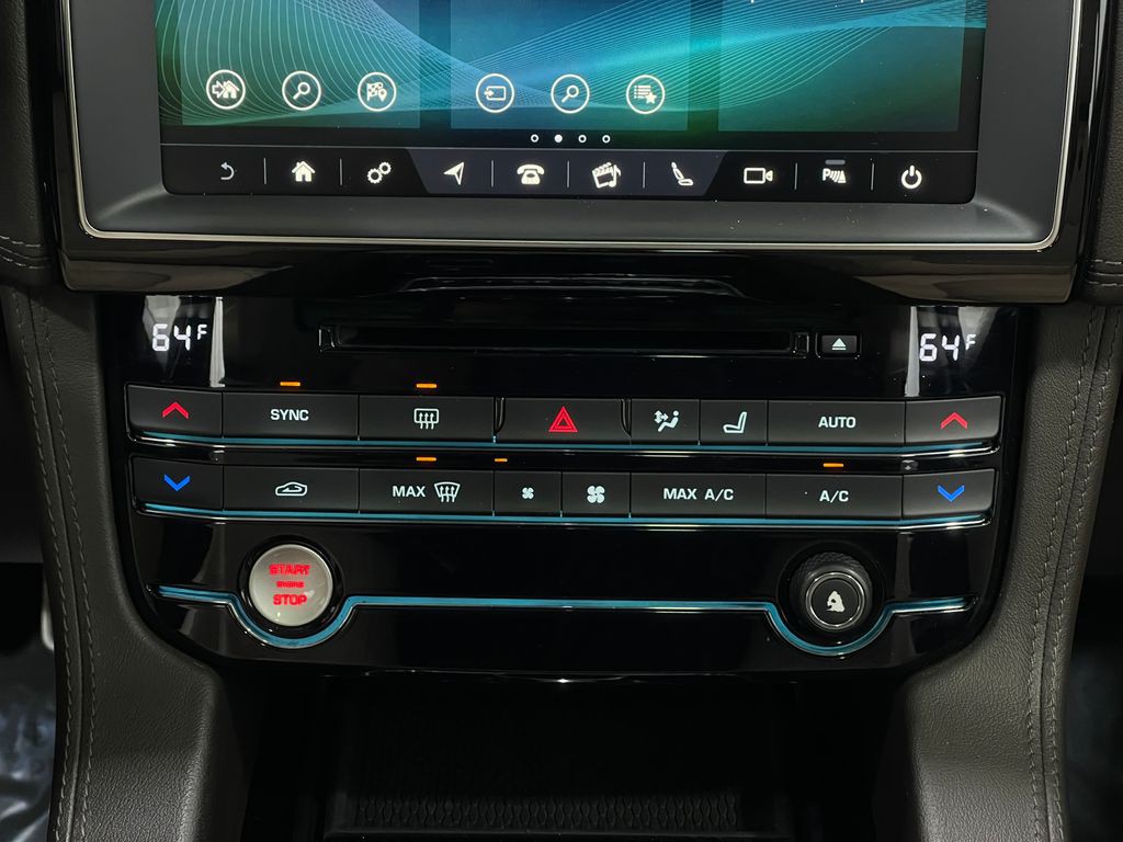 2019 Jaguar F-PACE Image 27