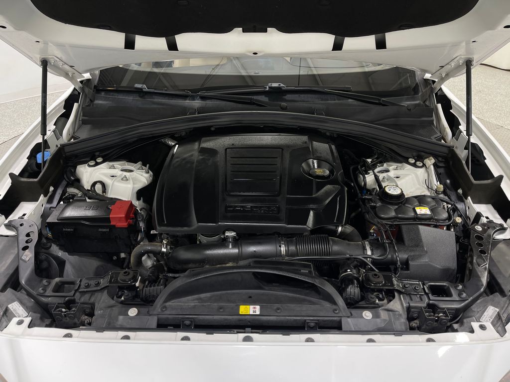 2019 Jaguar F-PACE Image 29