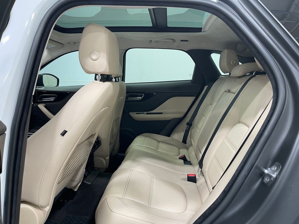 2019 Jaguar F-PACE Image 32